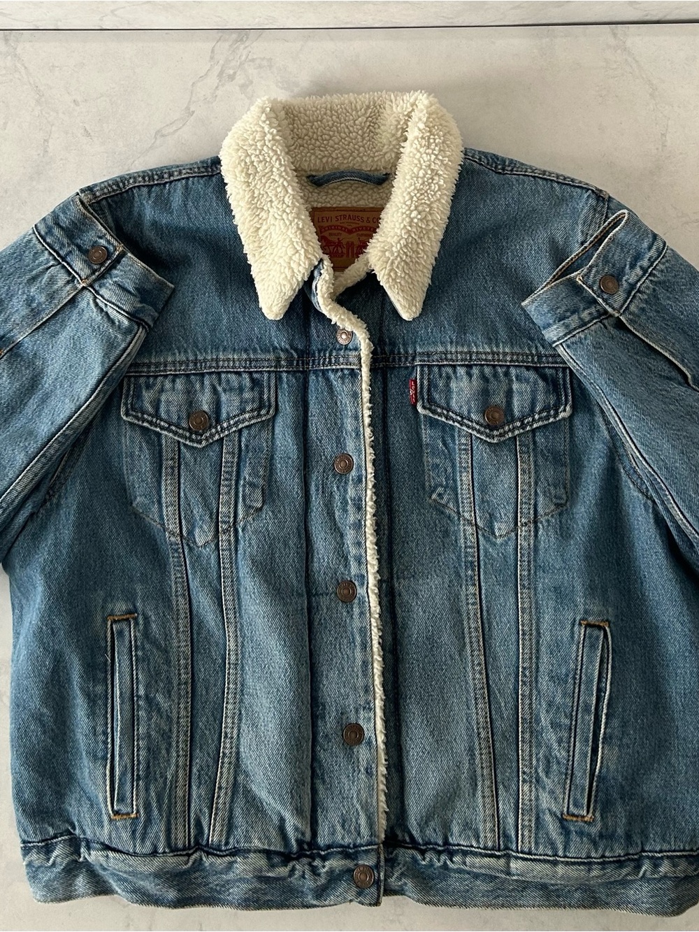 Levi’s Women’s XL Sherpa Lined Denim Trucker Jacket Blue Distressed Cuffs